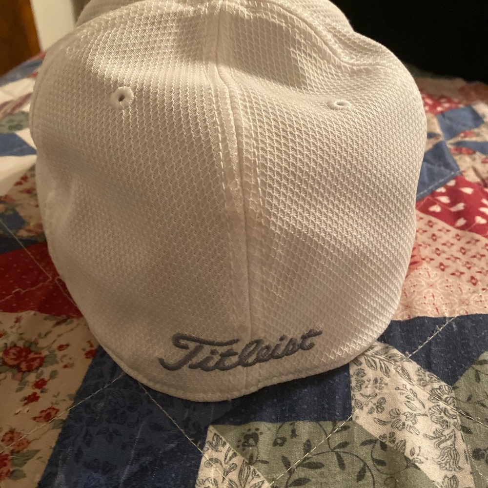 Men’s titleist hat